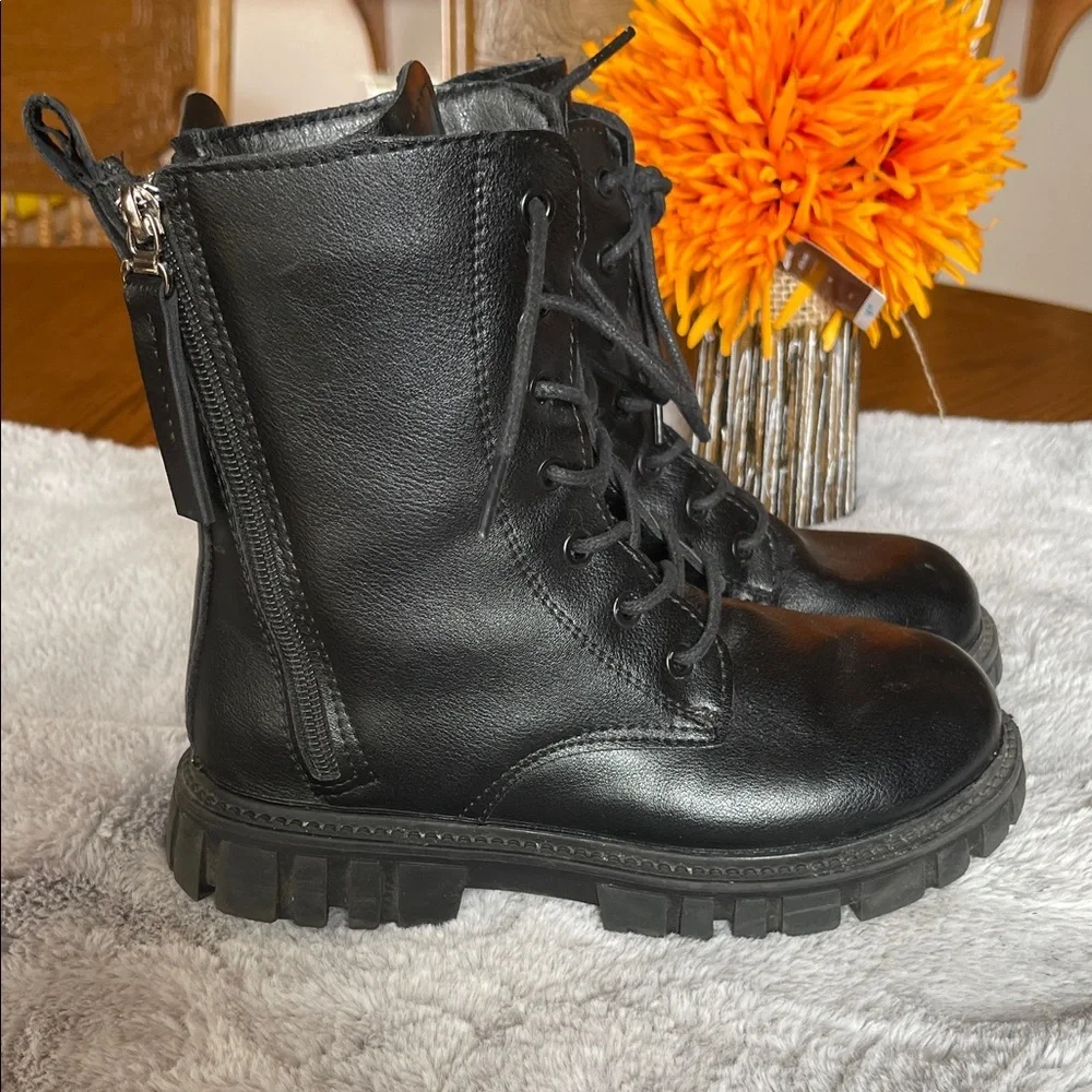 Girls  Black Lace-Up Combat Boots - Classic Chunky Sole